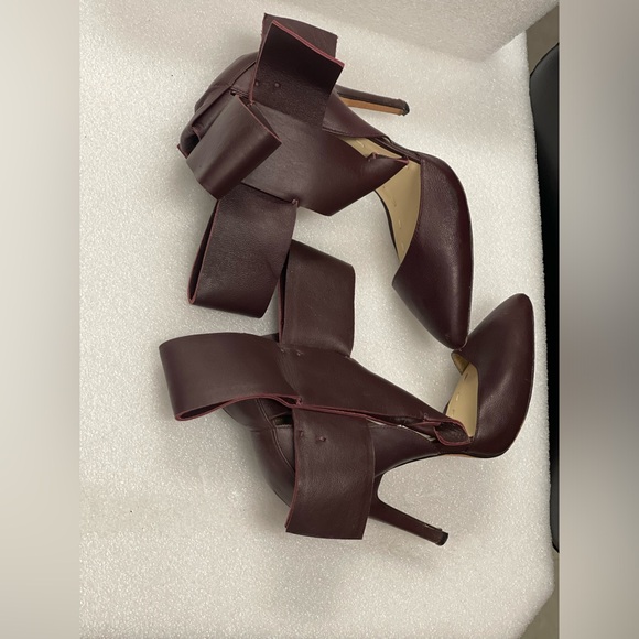 Brand : Aminah Abdul Jillil Color: Burgundy 4.5\